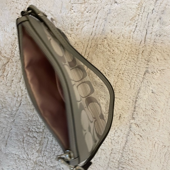 Coach Wristlet New With Tags Beautiful - Picture 3 of 6